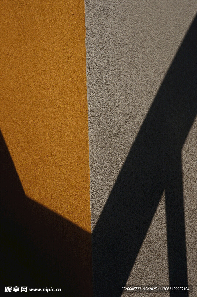 几何阴影下的色彩拼接