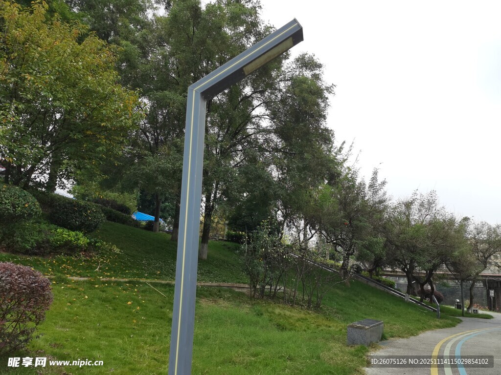 路边监控摄像头