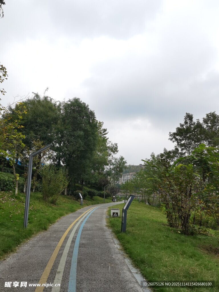 乡间多彩骑行小路