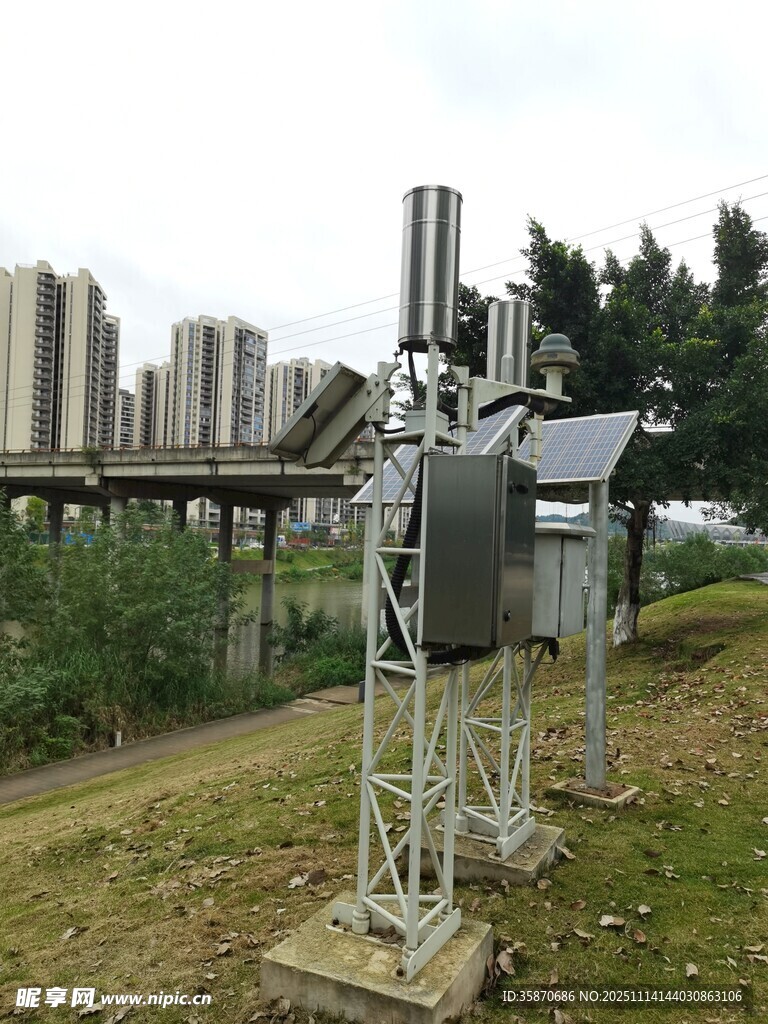 户外太阳能监测设备