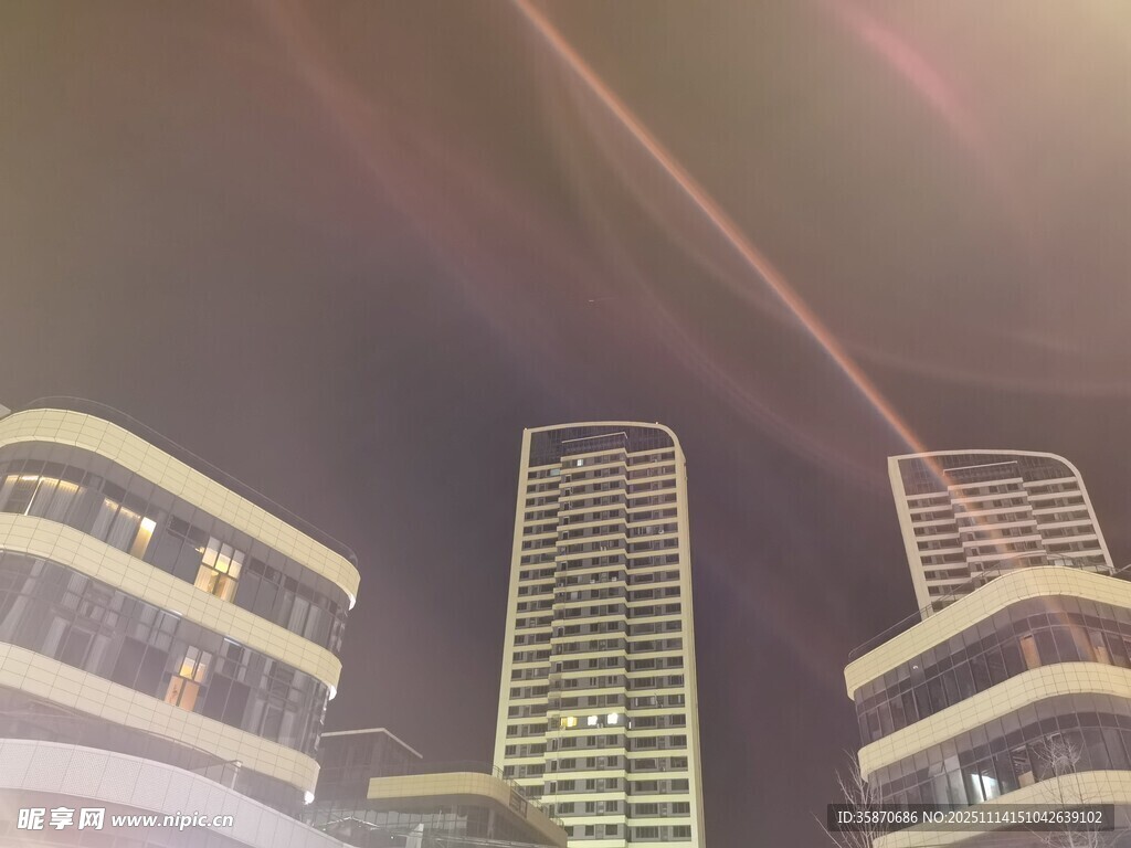 城市夜景中的摩天大楼