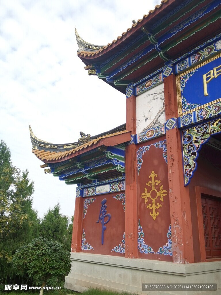 中式古建筑大门