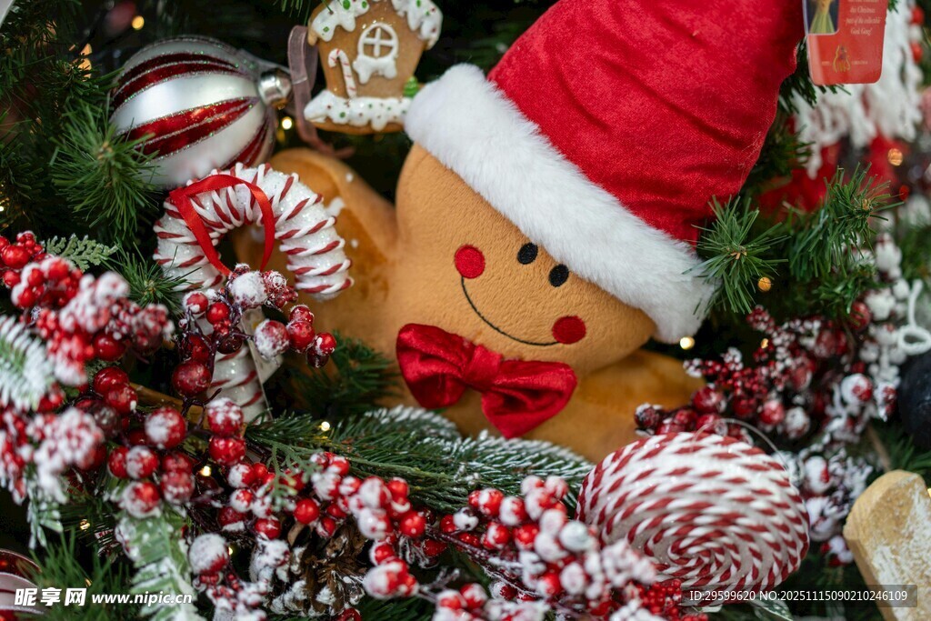 圣诞装饰中的可爱姜饼人