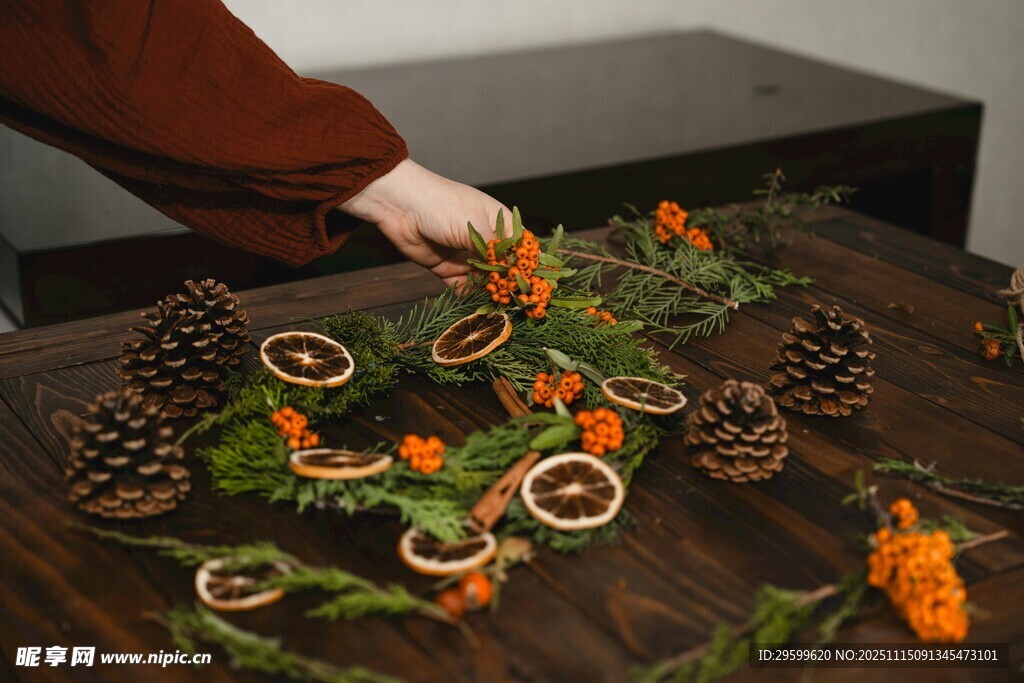 手工制作的精美花环装饰