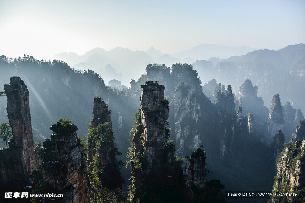 梦幻张家界奇峰云海景观