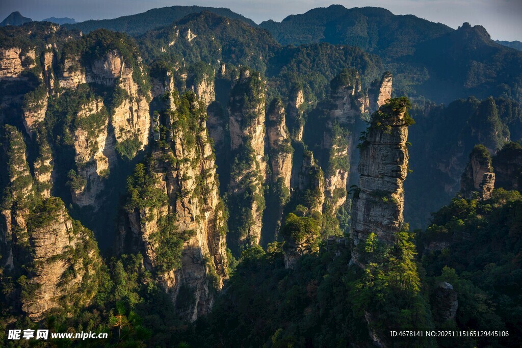 张家界奇峰峻岭壮丽景观