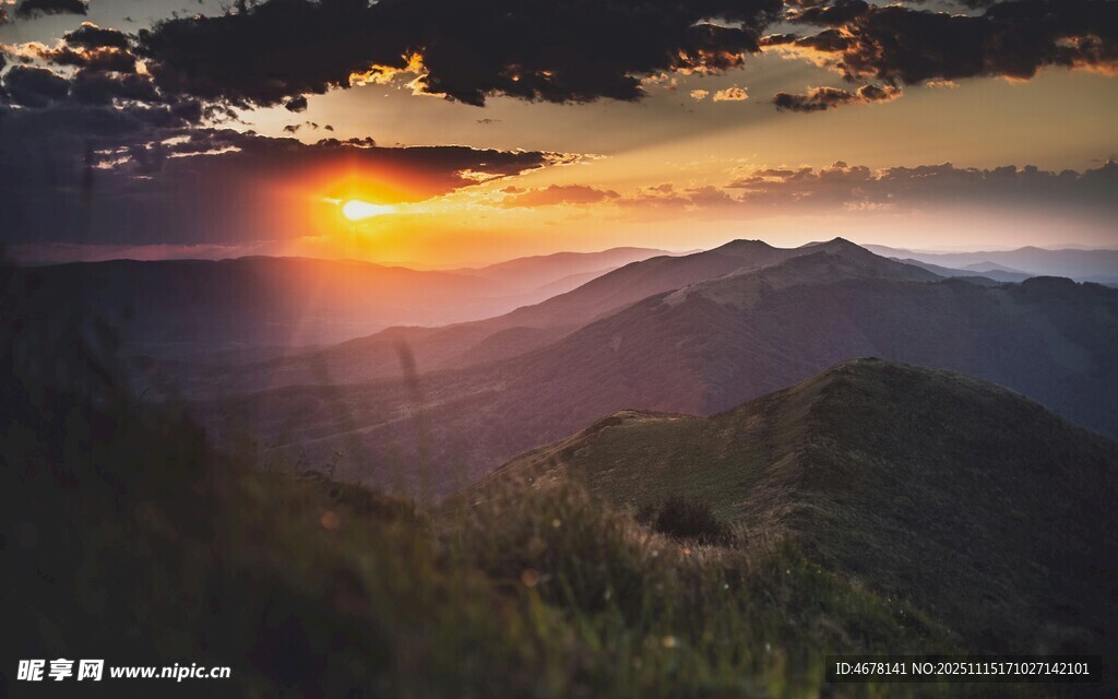山间壮丽日出美景