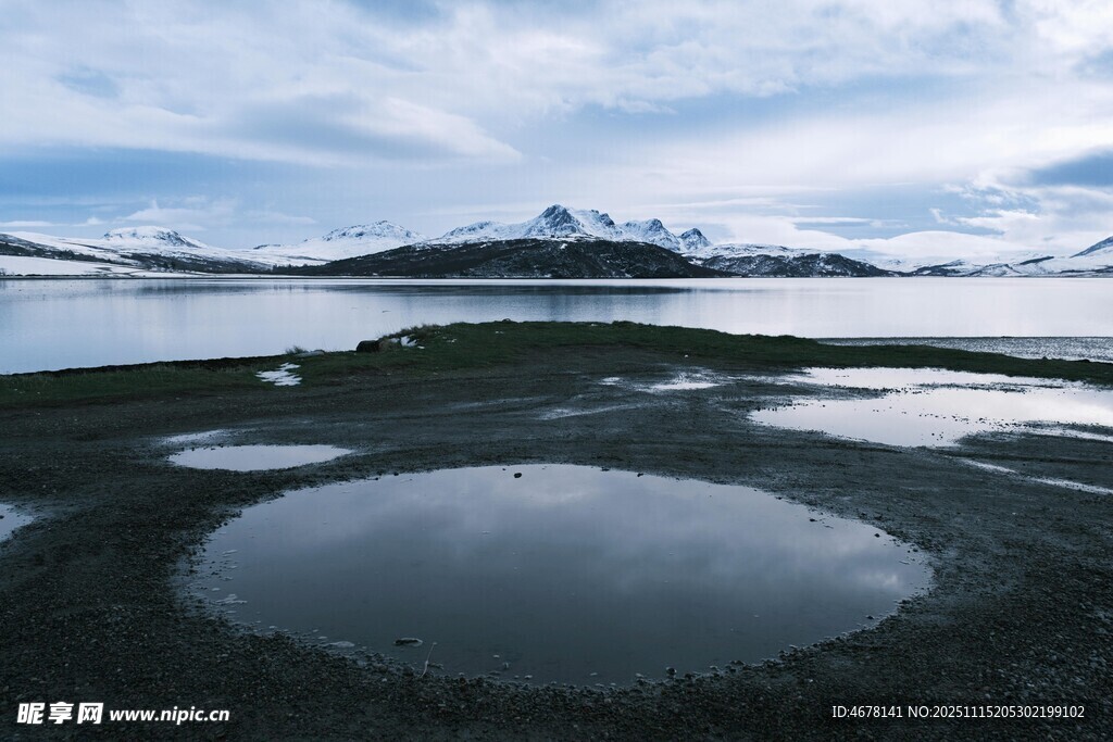 极地湖畔景观