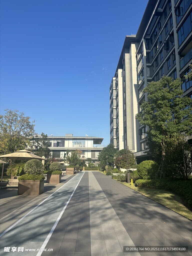 现代都市道路与建筑景观