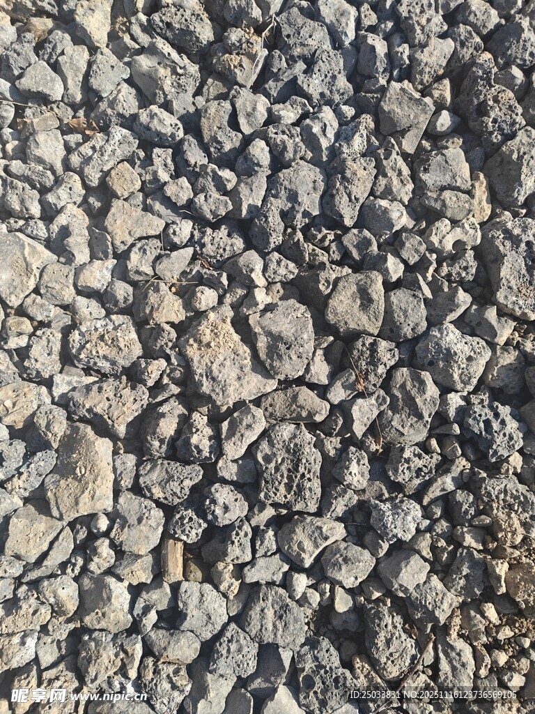 粗糙碎石路面纹理特写