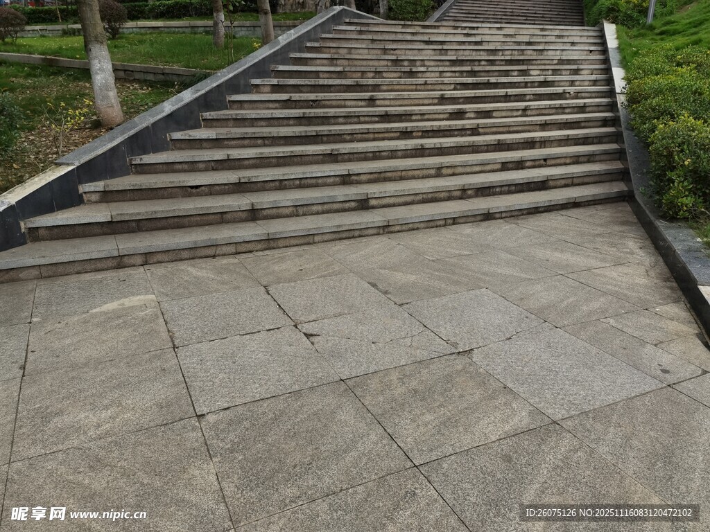 户外石质阶梯景观