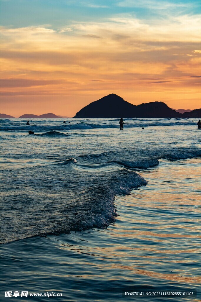 海边日落时分的美丽景致