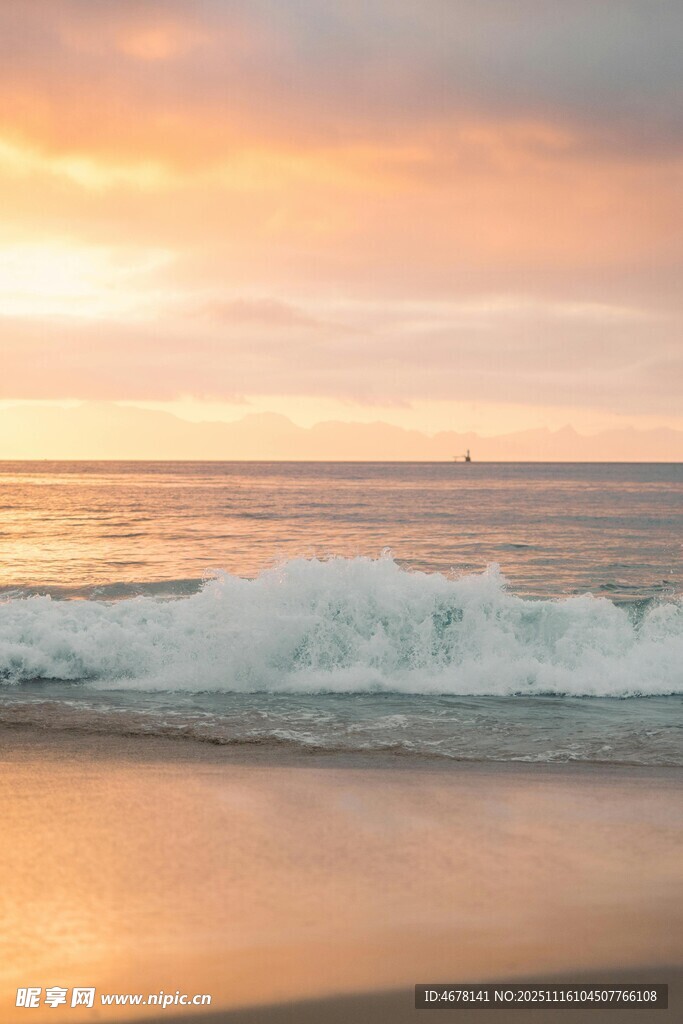 海边日落海浪美景