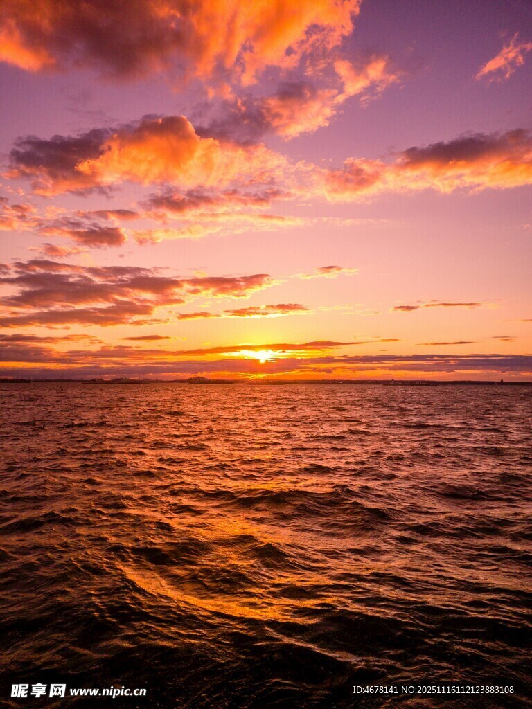海上绝美日落景观