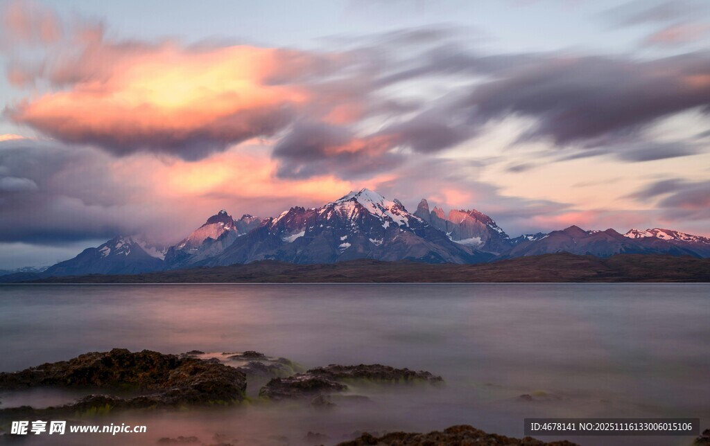 壮丽山海间的绚烂霞光