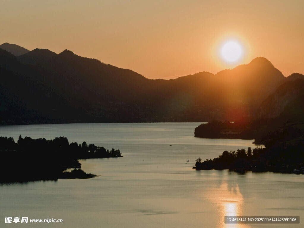 湖畔日落美景