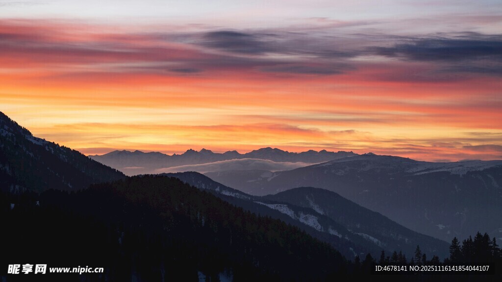 山间绚丽日出美景