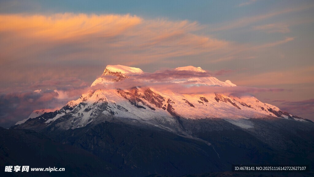 壮丽雪山日出美景