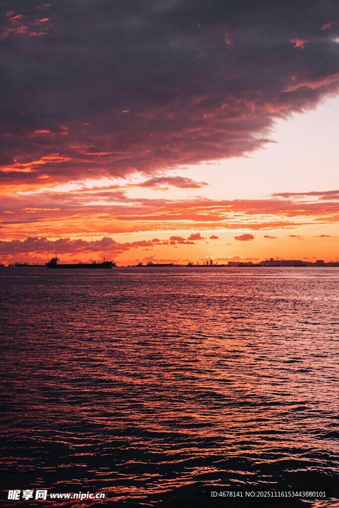 海上绚丽晚霞美景