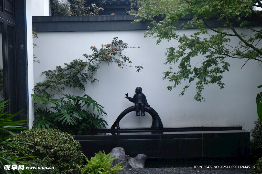 中式庭院景观灵动雕塑