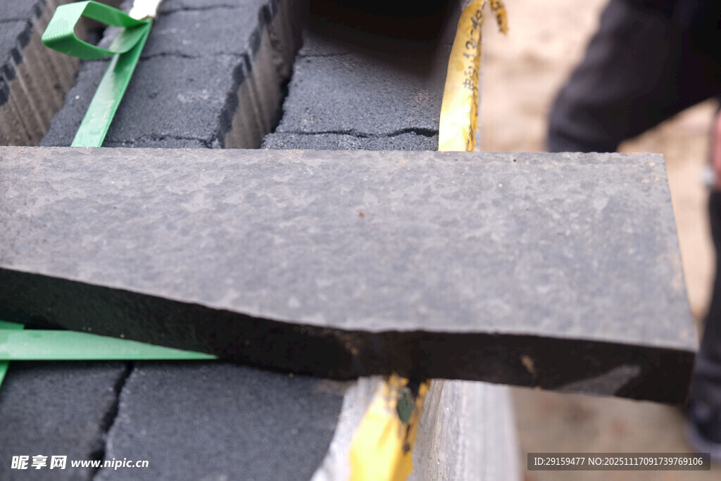 手工锻造中的锋利刀具