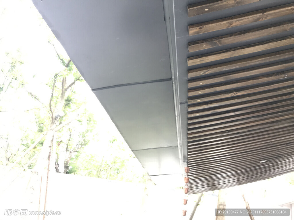 现代建筑金属格栅天花板