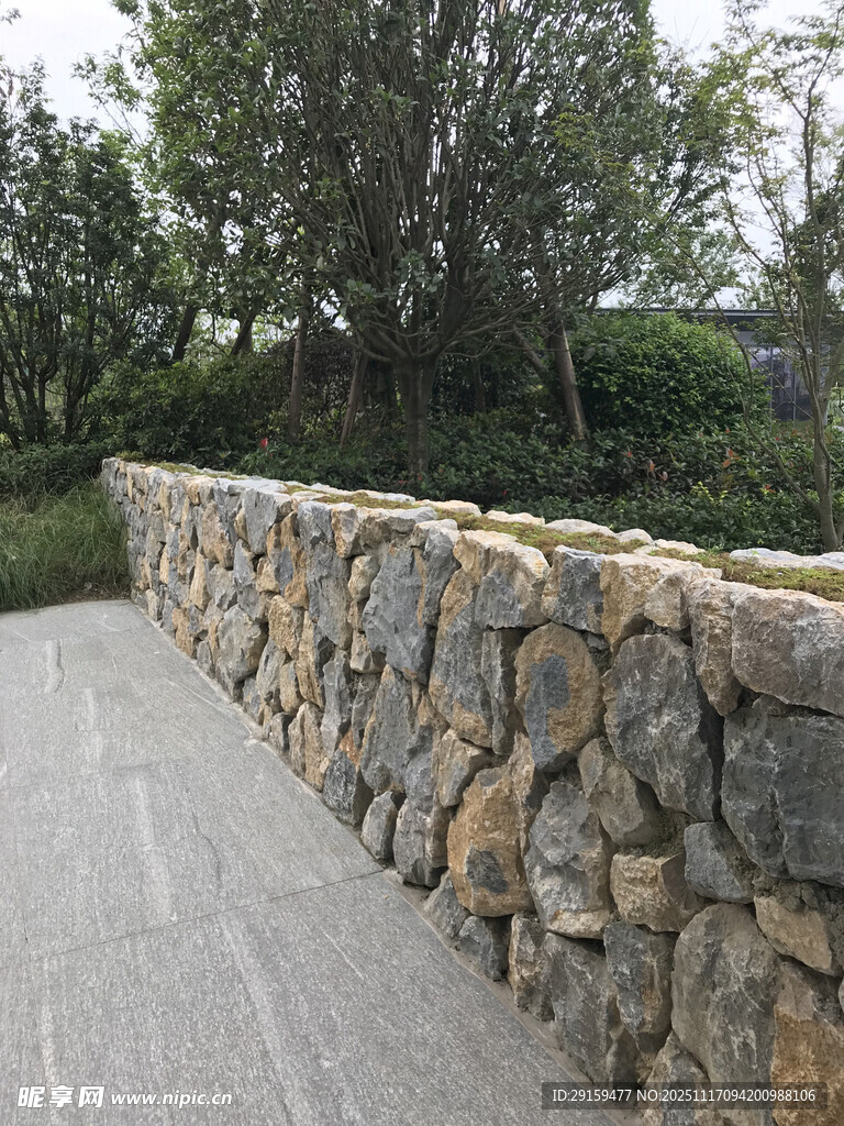 石砌景观墙自然之美