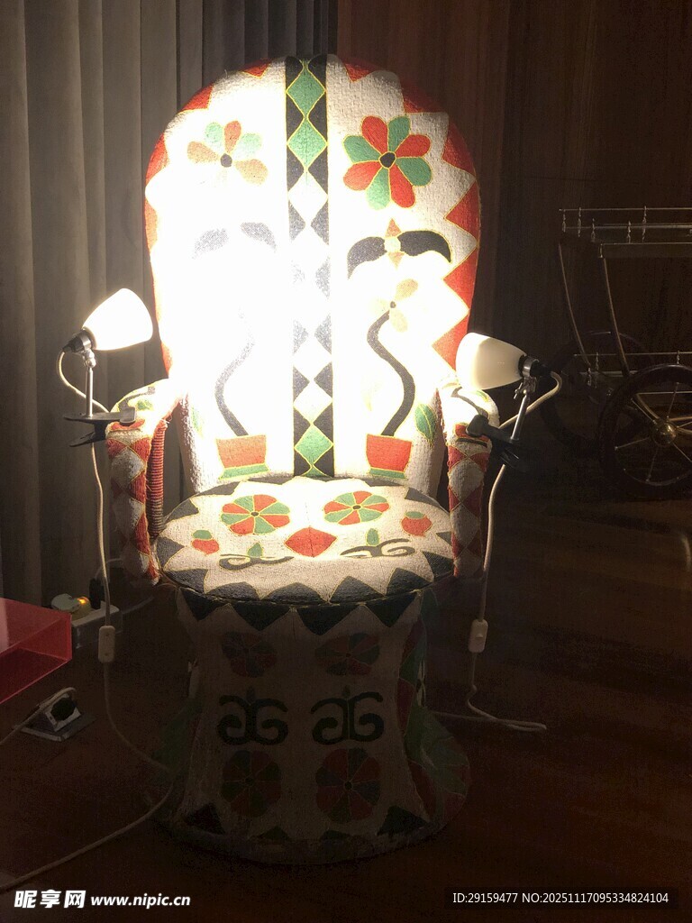 复古雕花扶手椅