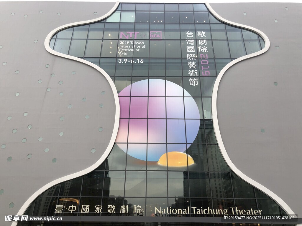 独特造型的现代建筑外观