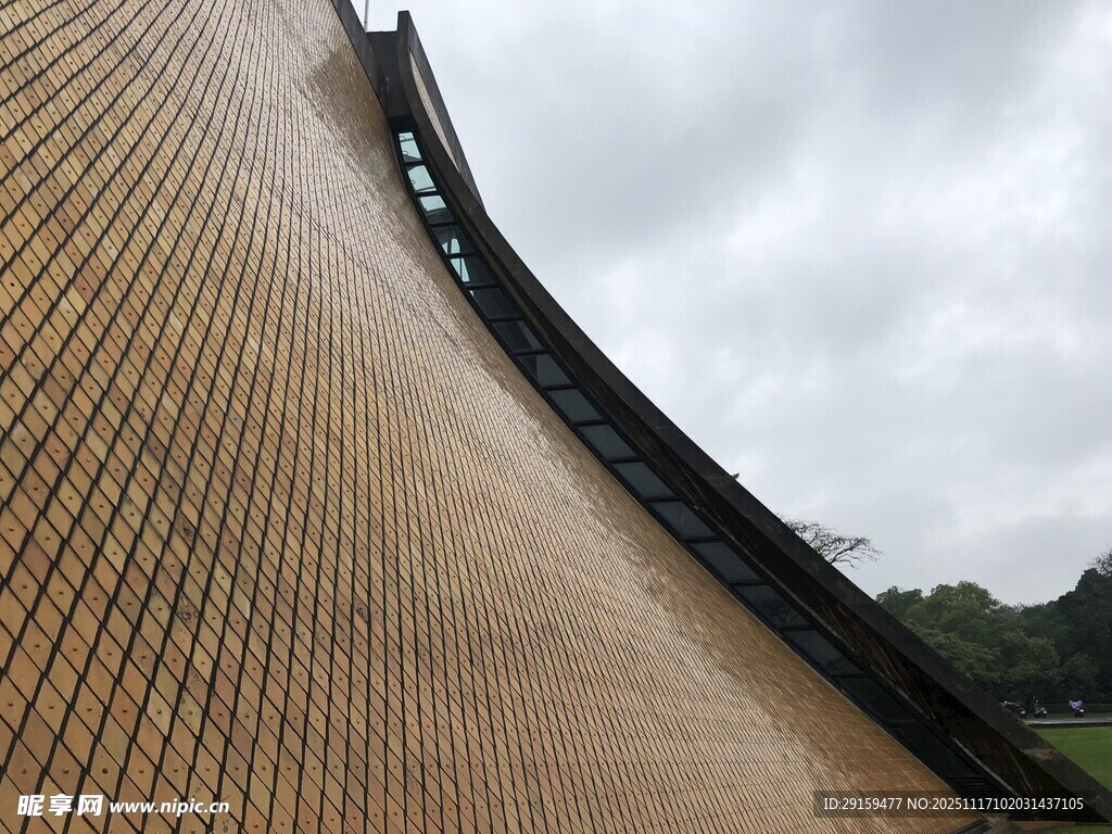 弧形纹理建筑外观特写