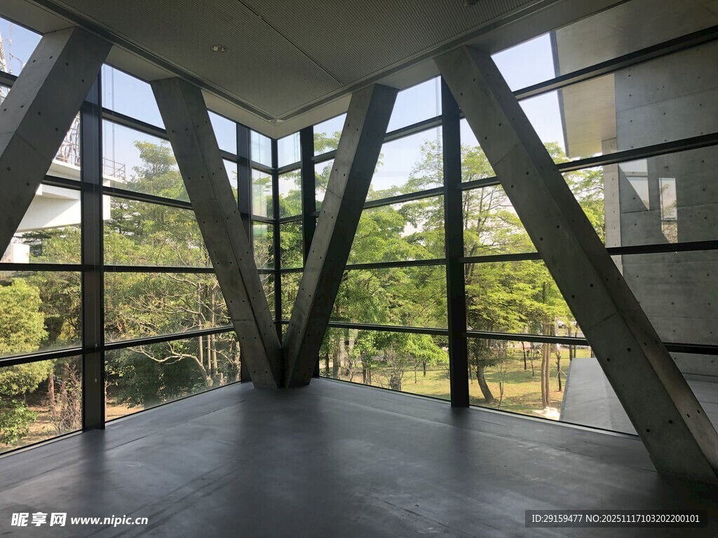 现代室内大窗户外景视野