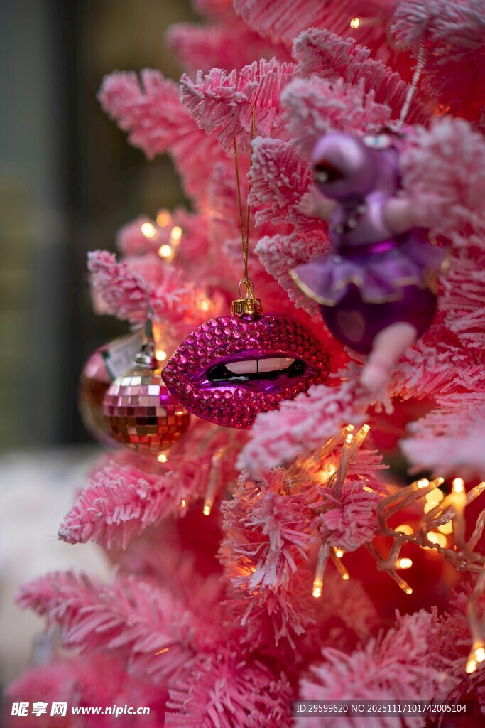 粉色梦幻圣诞树装饰