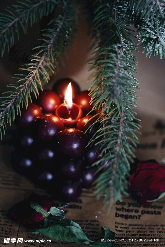 圣诞烛光下的温馨小景