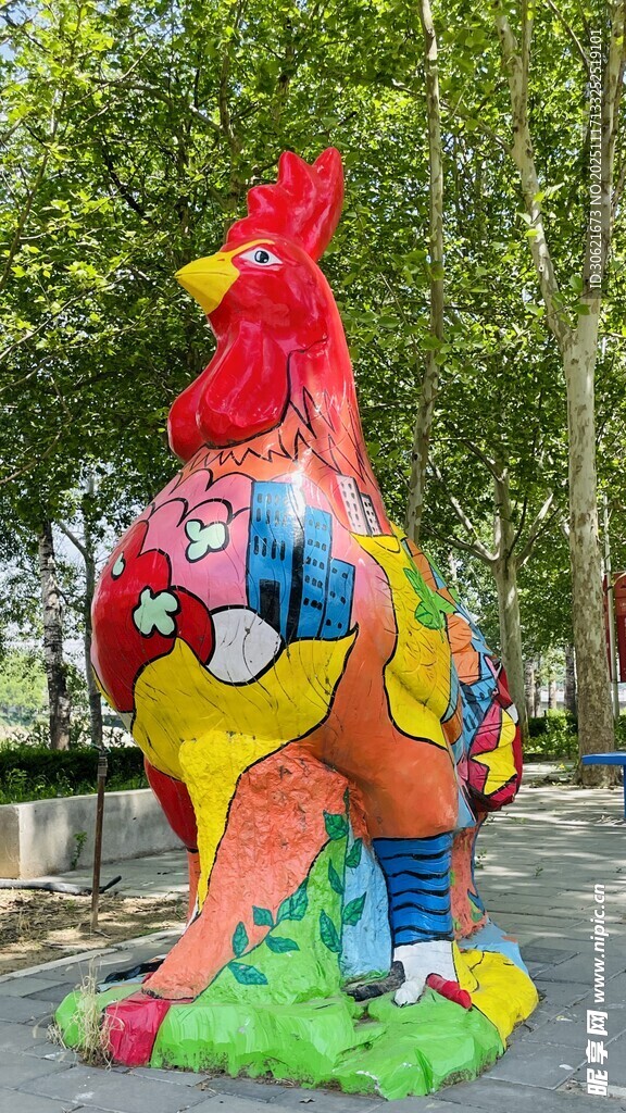 彩色公鸡雕塑
