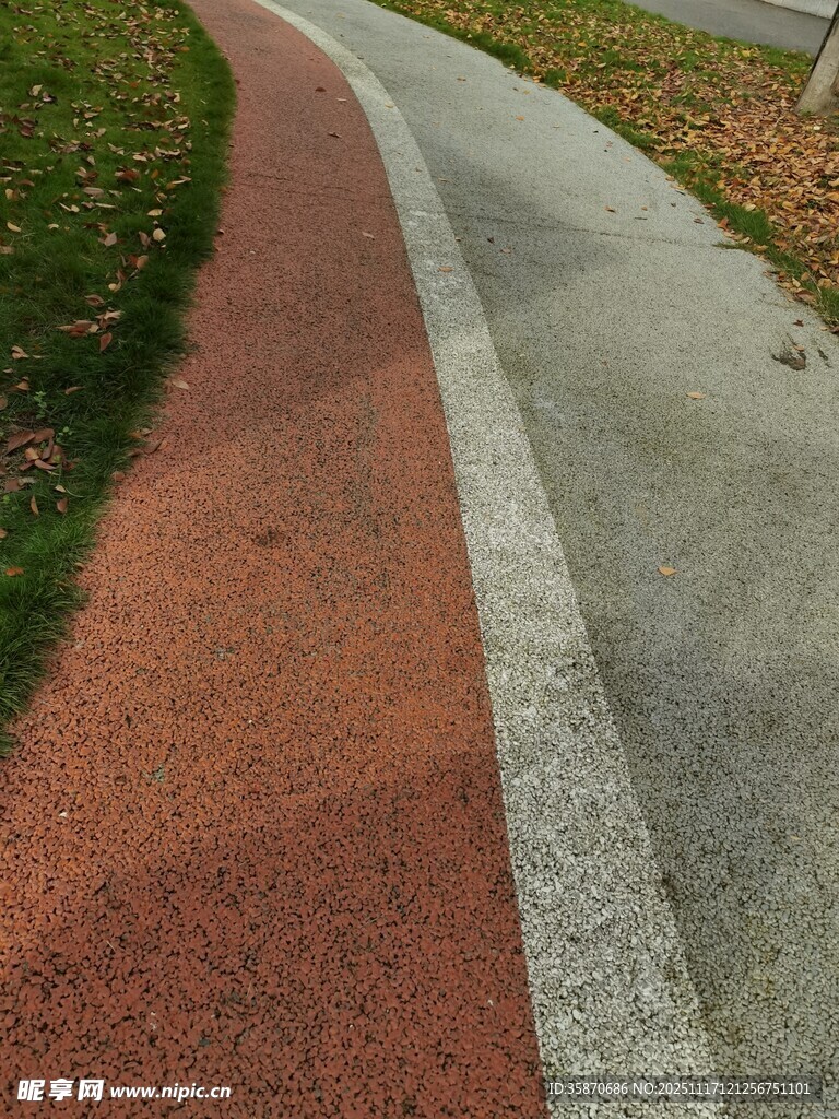 户外红色健身步道