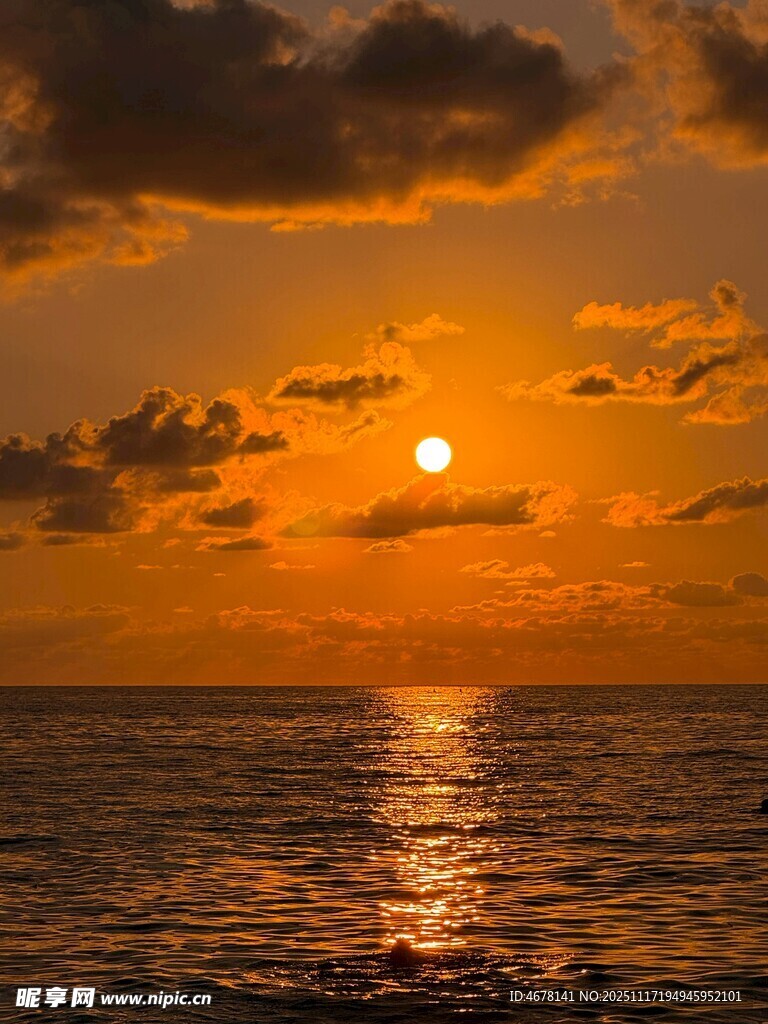 海上日落美景