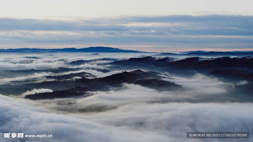云海之上的壮丽天空景观