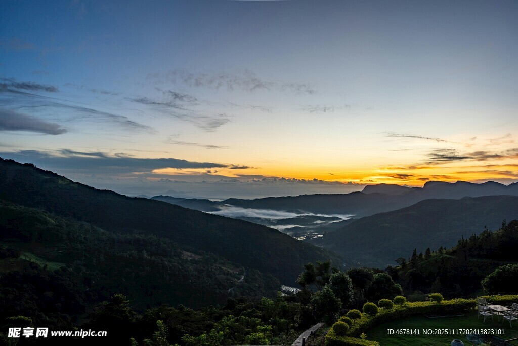山间壮丽日出美景