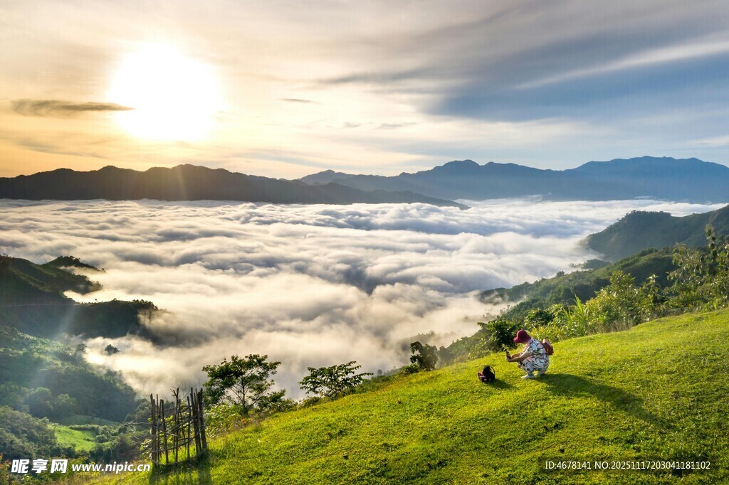山间赏云海的惬意时刻
