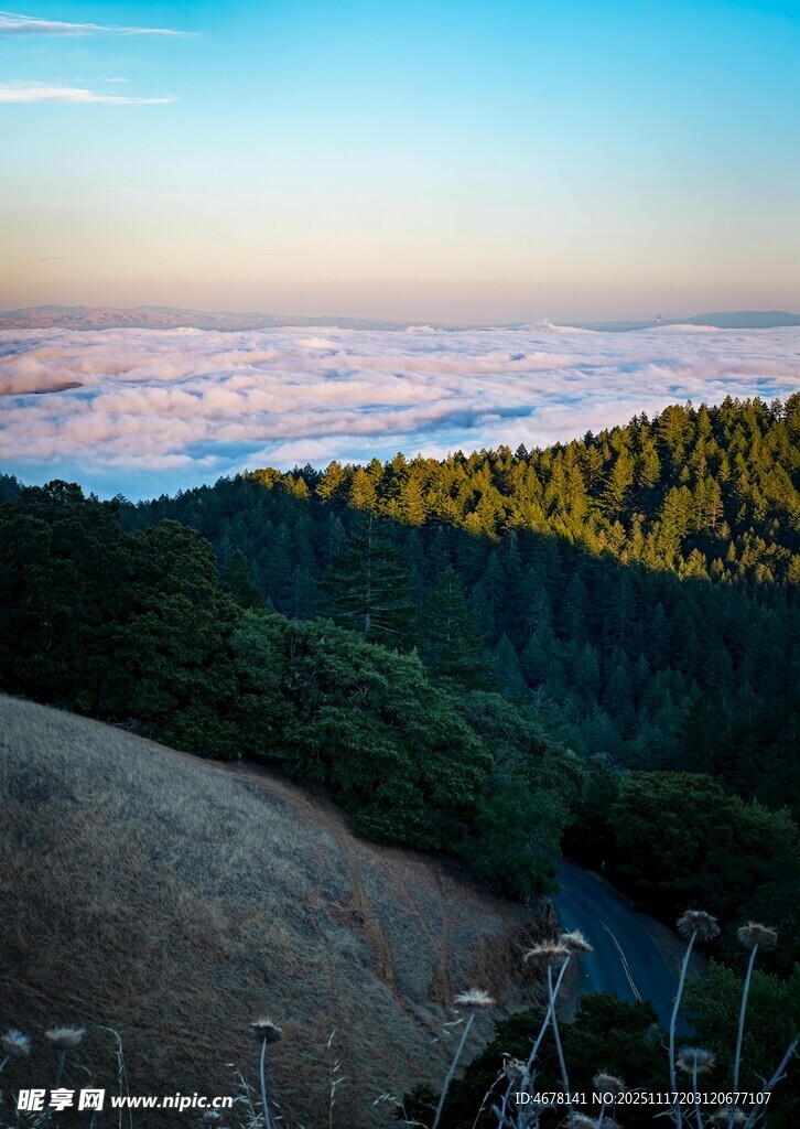 山间云海日出美景