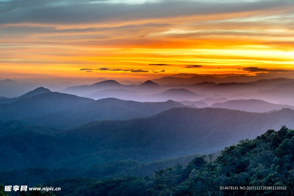 山间壮丽日出美景