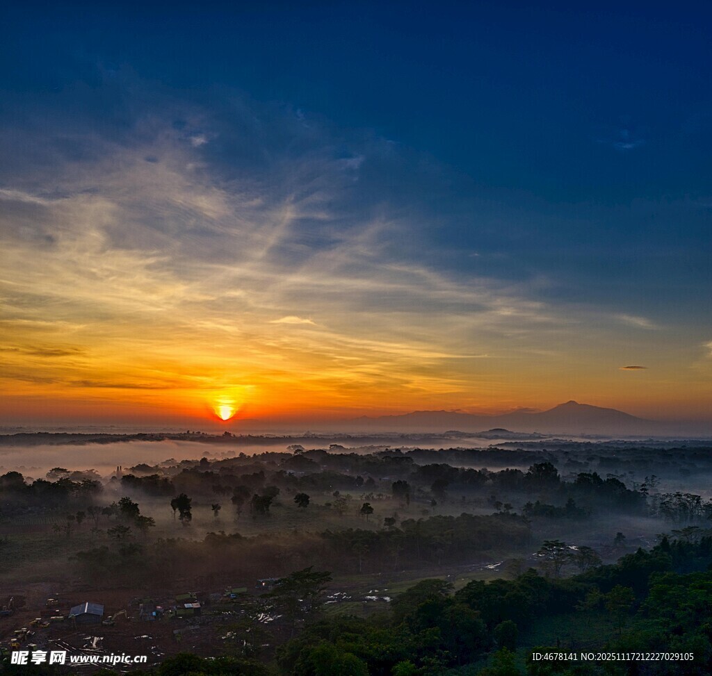 壮丽日出下的大地景观