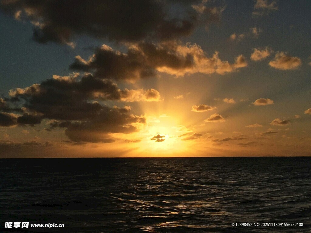 海上日落美景