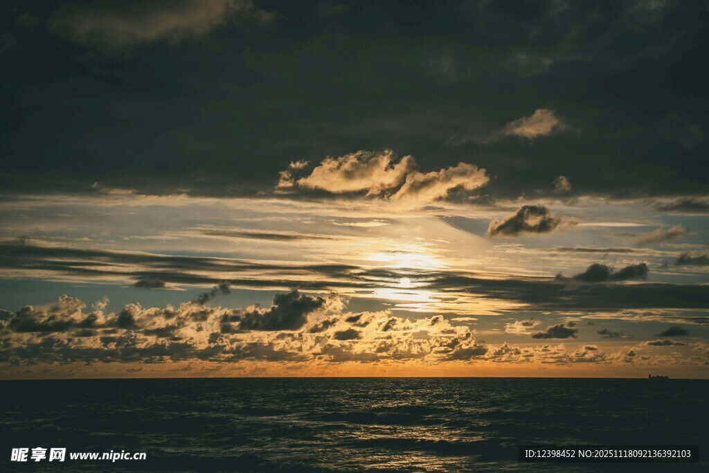海上日落美景