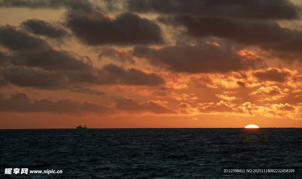 海上壮丽日落美景