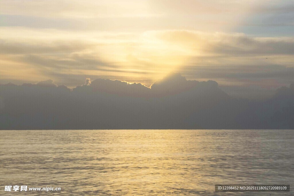 海上日落美景