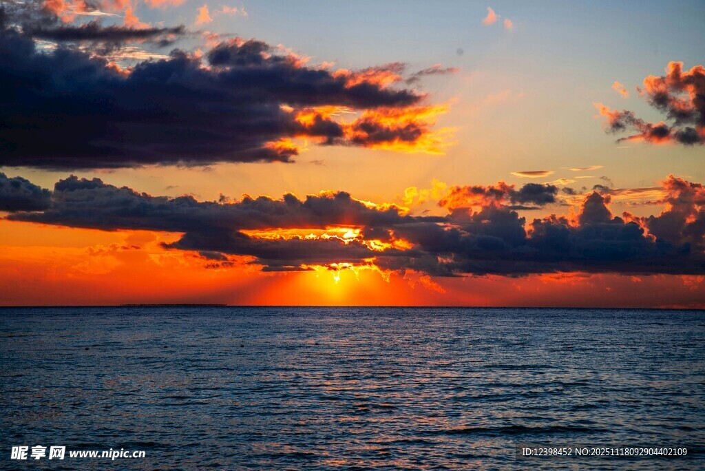海上壮丽日落美景