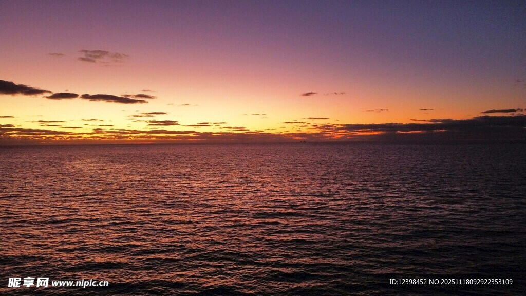 海上绝美日落景观