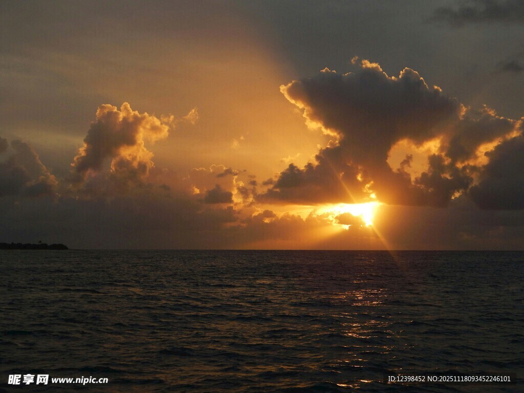 海上日落美景