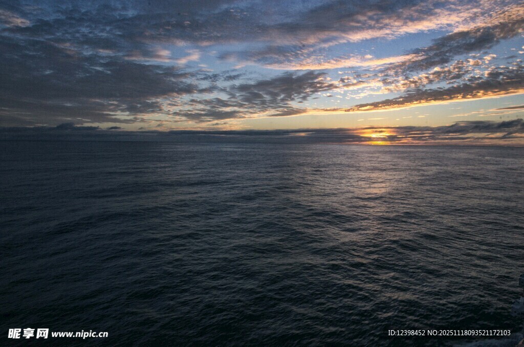 海上日落美景